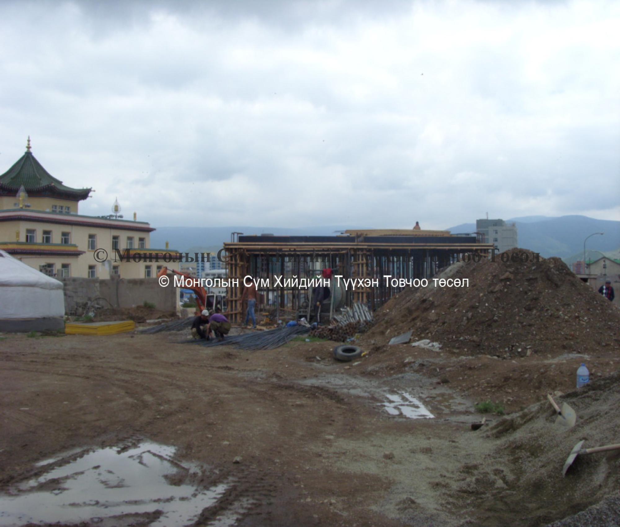 Another building is being built behind the temple 